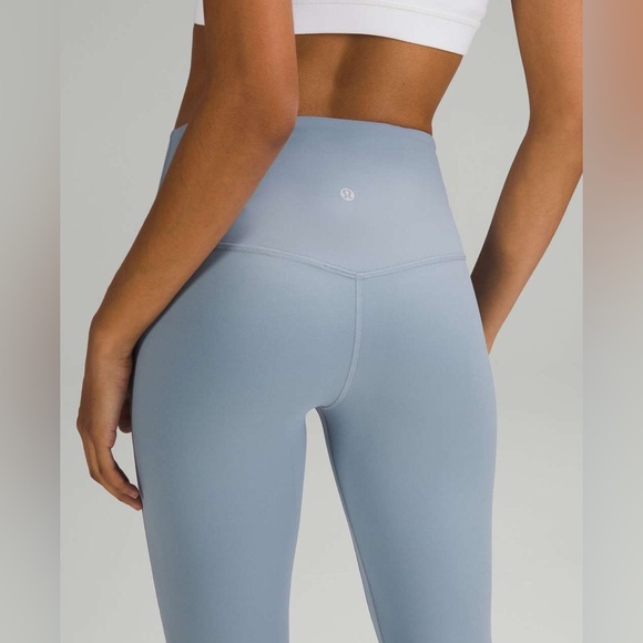 Lululemon Align High-Rise Mini-Flared Pant 32"
Chambray (2023) Like new - Picture 4 of 8